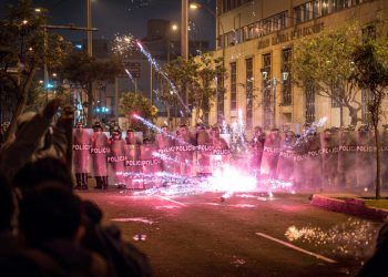 Policía de Perú provocó ataques a 25 periodistas