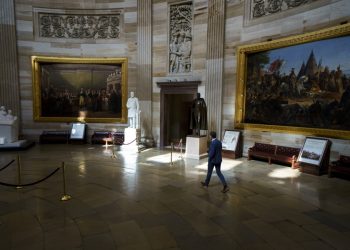 Cierre de Gobierno en EEUU deja los primeros despidos