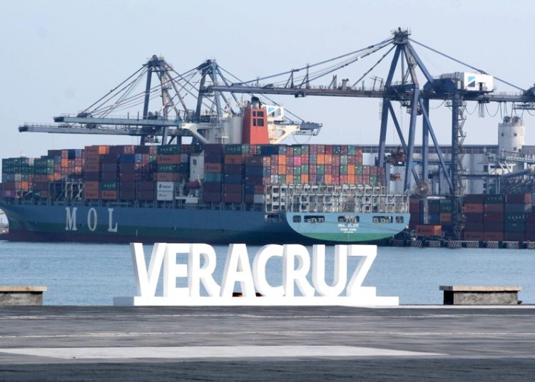México registra déficit comercial en septiembre