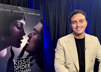 Tonatiuh protagoniza El beso de la mujer araña junto a J-Lo y Diego Luna