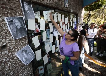 Escritoras exigen renuncia de Taibo II por poemas