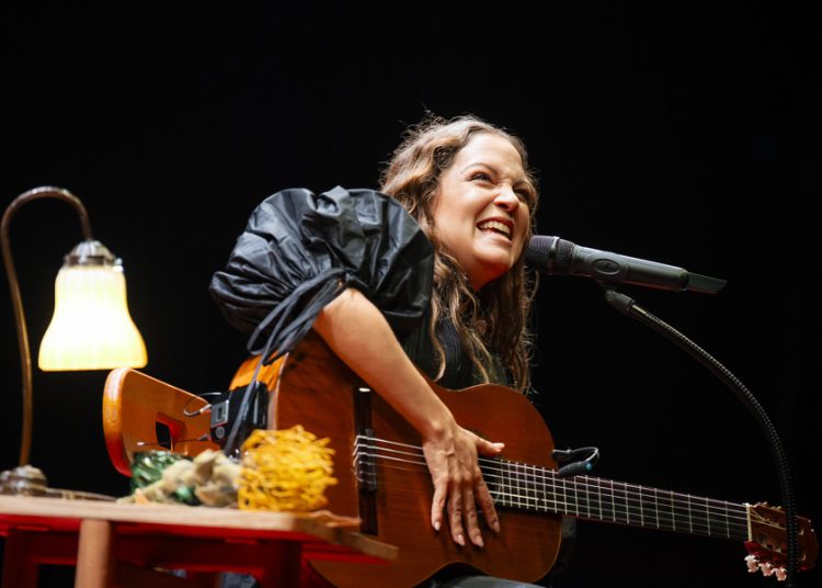 Ricky Martin, Carín León y Lafourcade estrenan música