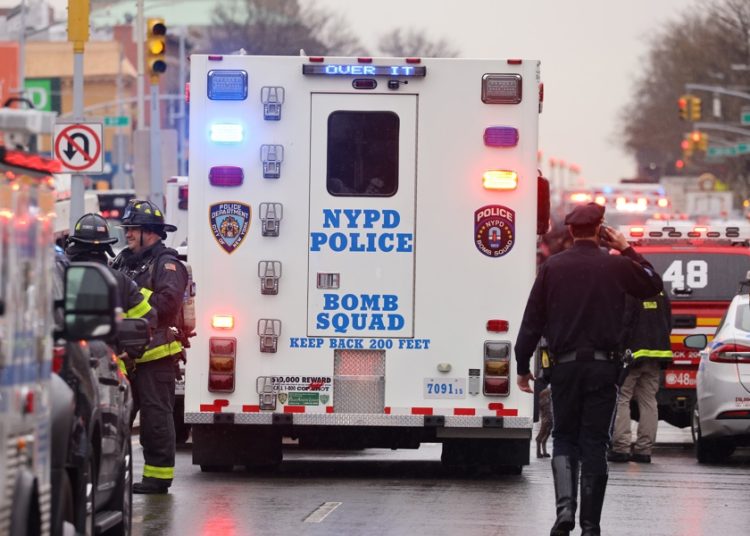 Explosión de gas derrumba edificio en Nueva York