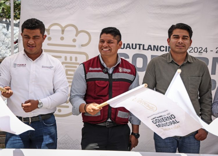 Omar Muñoz arranca obra de pavimentación en Sanctorum