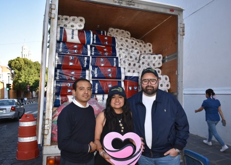 Arcángeles de Puebla entregan ayuda para damnificados de la Sierra Norte