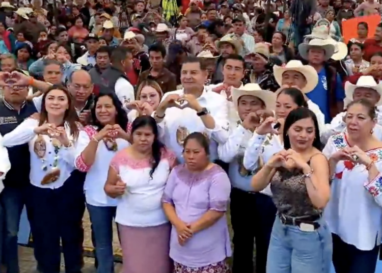 Entregan apoyos para obra comunitaria