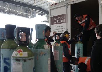IMSS Bienestar establece puente aéreo para llevar medicamentos y víveres comunidades de Hidalgo