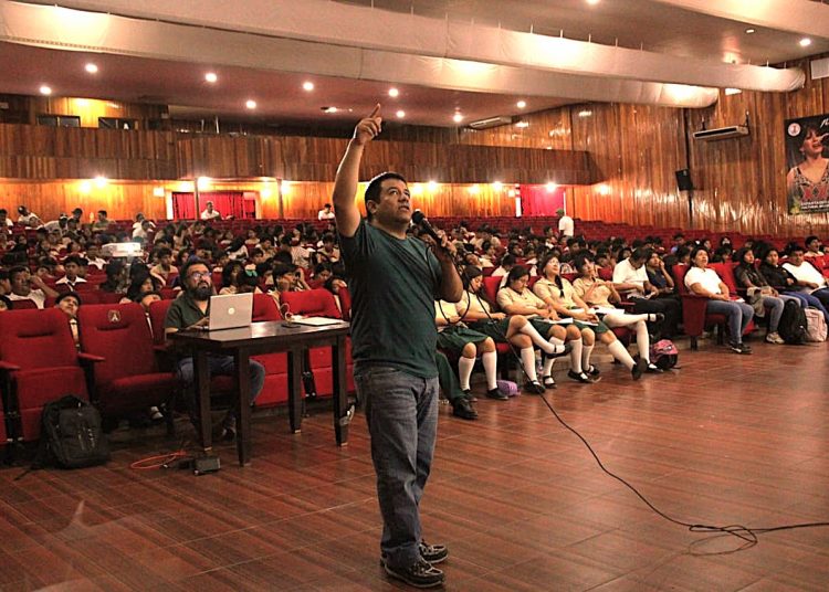 Un pueblo educado no se deja someter