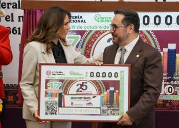 Firman Convenio IPN y Lotería Nacional; develan billete