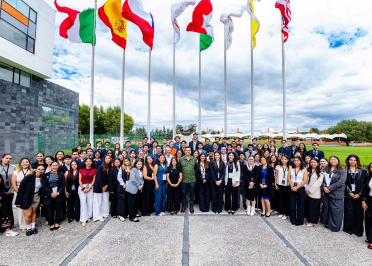 Jóvenes líderes impulsan el cambio del país desde foro interuniversitario