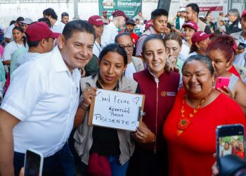 Claudia Sheinbaum supervisa entrega de apoyos en La Ceiba
