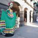 Catrinas y flores engalanan el Centro Histórico de Puebla