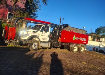Brigadas de Agua de Puebla desazolvan comunidades en la Sierra Norte