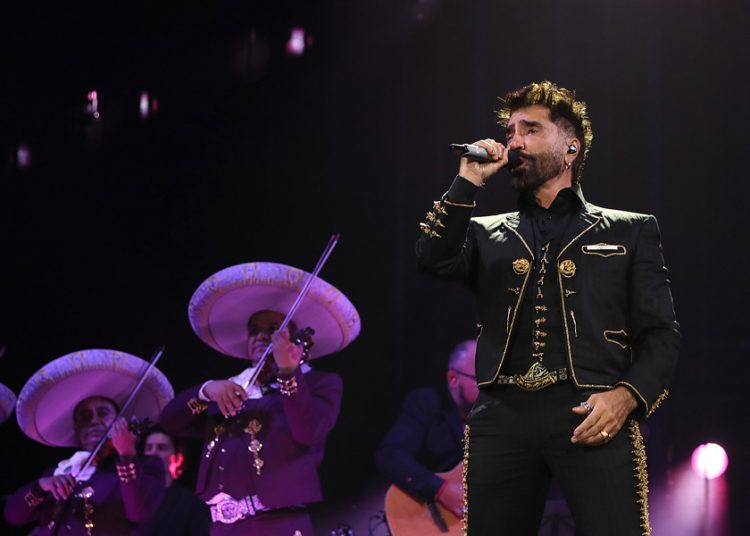 Alejandro Fernández rinde homenaje a su padre con ‘De Rey a Rey’ en la CDMX