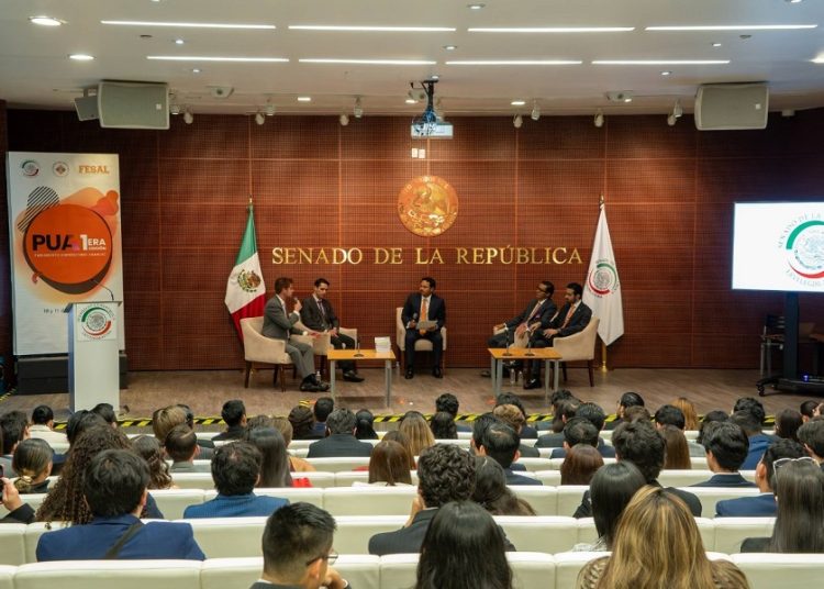 Estudiantes Anáhuac alzan la voz por México en Senado de la República