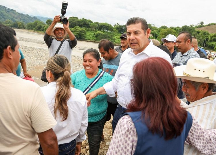 Trabajan autoridades en Pantepec para prevenir futuras inundaciones