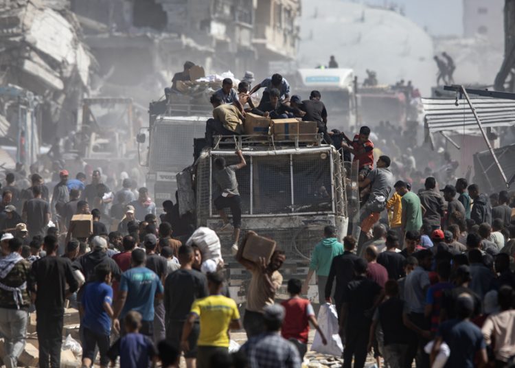 Empieza a entrar ayuda humanitaria a Gaza desde Egipto