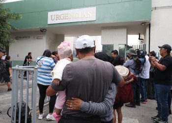Suman 32 muertos por explosión de gas en CDMX