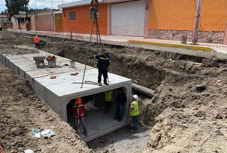 Avanza construcción del colector pluvial en Vista Hermosa Álamos