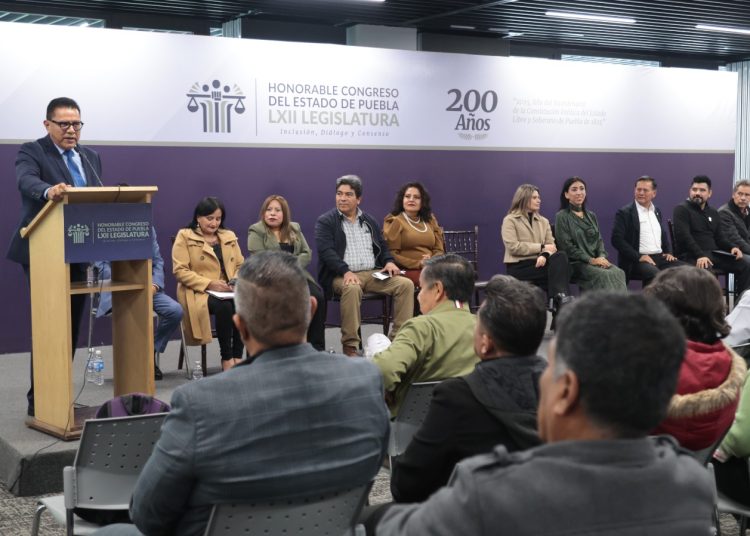 Miguel Márquez realiza foros para construcción de leyes en economía social