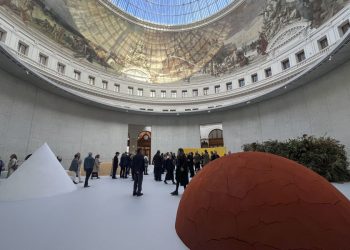 Exposición minimalista relaja en París