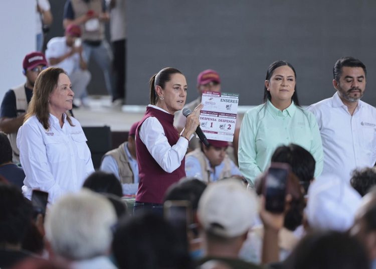 Gobierno entrega apoyos a más de 70 mil personas afectadas por las lluvias