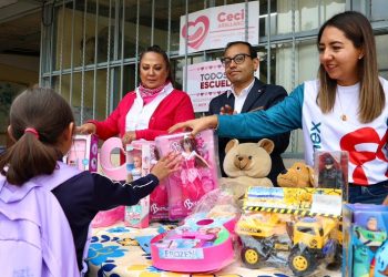 Sedif entrega apoyos mediante el programa Todos a la Escuela