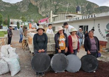 Altosano Granjas Carroll entrega estufas ahorradoras de leña