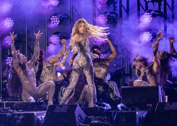 Shakira relanzará temas por aniversario de sus discos