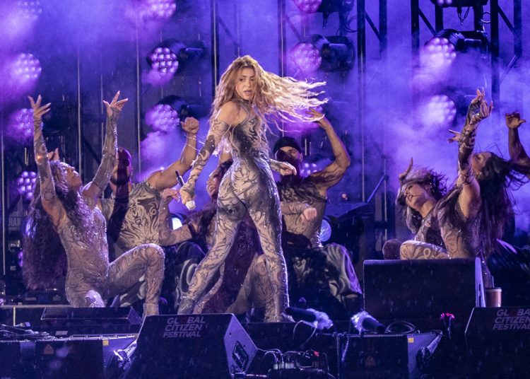 Shakira relanzará temas por aniversario de sus discos