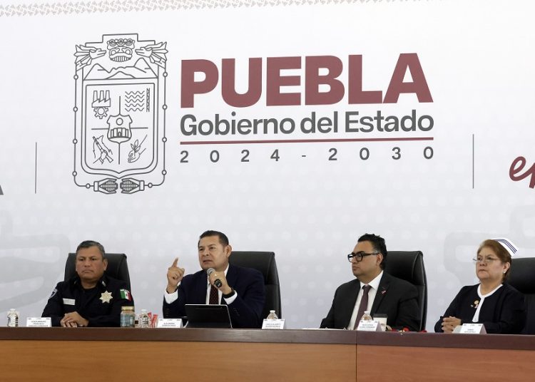 Puebla cuenta con 60 hectáreas para viviendas de policías: Armenta