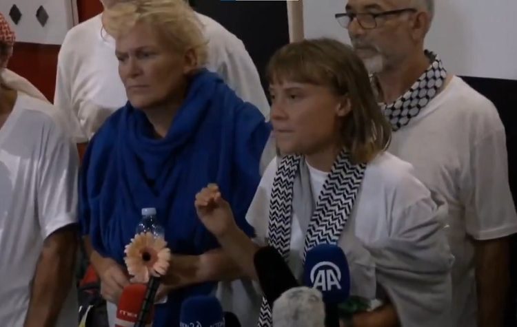 Thunberg pide no quitar los ojos de Gaza tras ser deportada desde Israel