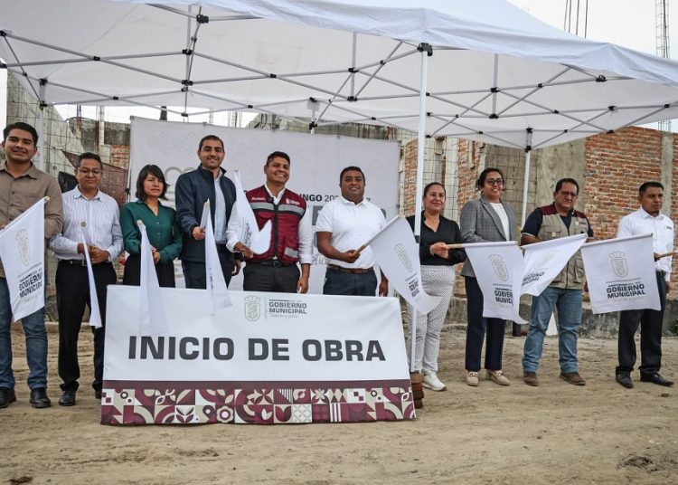 Omar Muñoz arranca obra de pavimentación en Sanctorum