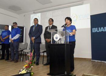Clausura Lilia Cedillo actividades por aniversario del posgrado en Dispositivos Semiconductores
