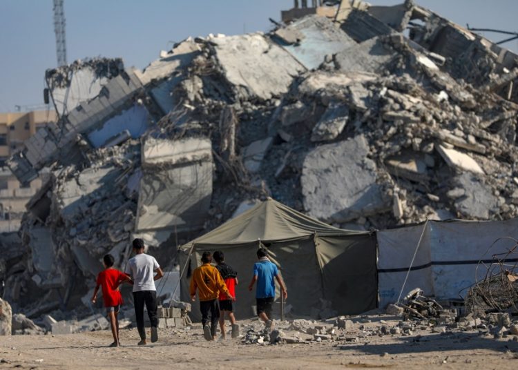 Ola de ataques de Israel mata a 104 palestinos, 20 mujeres y 46 niños