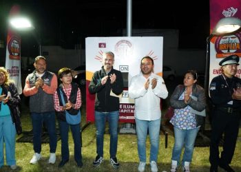 Puebla Brilla entrega luminarias led en colonia S.N.T.E