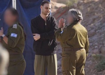 Últimos rehenes vivos liberados por Hamás ya están en territorio israelí