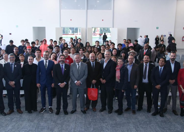 Presentan emprendedores proyectos en Inventaton