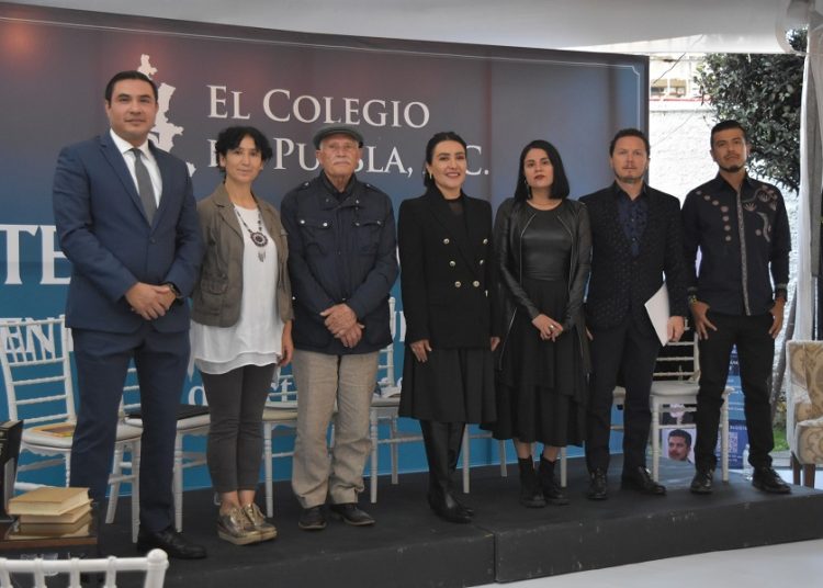 El Colegio de Puebla, A.C., bajo el liderazgo de su presidenta, la Mtra. Alejandra Sánchez González, tuvo el honor de celebrar la Tertulia Poética, un evento que rindió homenaje al poder de la palabra, el pensamiento profundo y el diálogo artístico