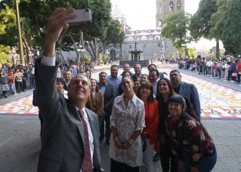 Chedraui inaugura tapete monumental y ofrenda del Palacio Municipal (Video)