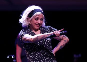 Mon Laferte, Nicki Nicole y Bunbury presentarán en los Latin Grammy