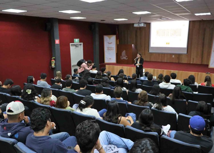Diputada invita a jóvenes a participar en la vida política