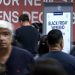 Consumidores de EEUU gastan millones en línea en el Black Friday