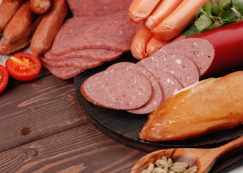 Conoce los riesgos de consumir embutidos con demasiada frecuencia