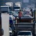 Transportistas bloquean carreteras por chofer raptado