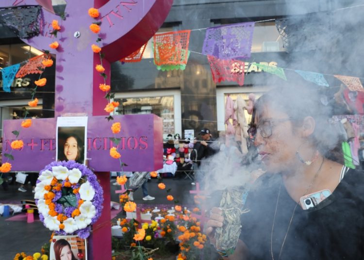 Colectivos honran a víctimas de feminicidios y desaparecidos