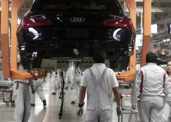 Cae 0.69 % la producción de vehículos en México