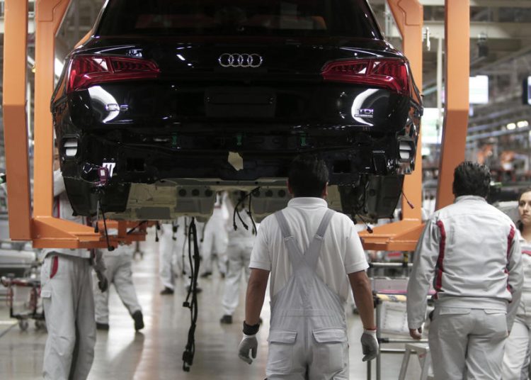 Cae 0.69 % la producción de vehículos en México