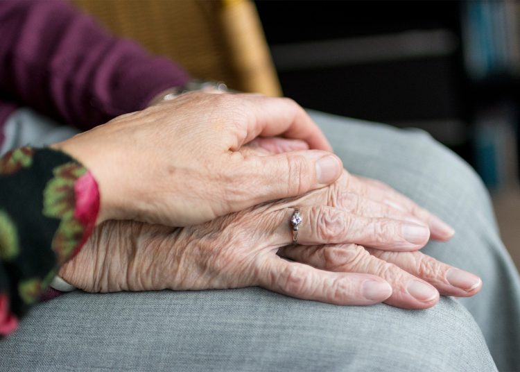 Reconocer a quienes cuidan: Ibero llama a fortalecer el apoyo para madres cuidadoras