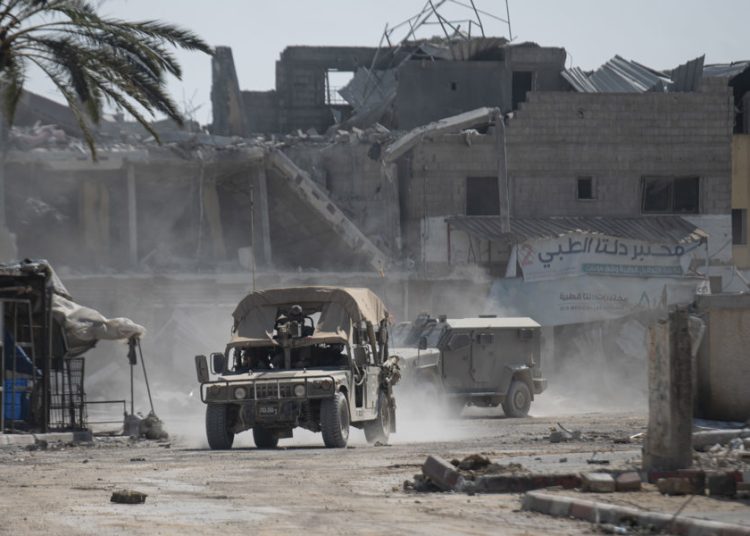 Ejército israelí sigue destruyendo edificios residenciales en Gaza pese al alto al fuego